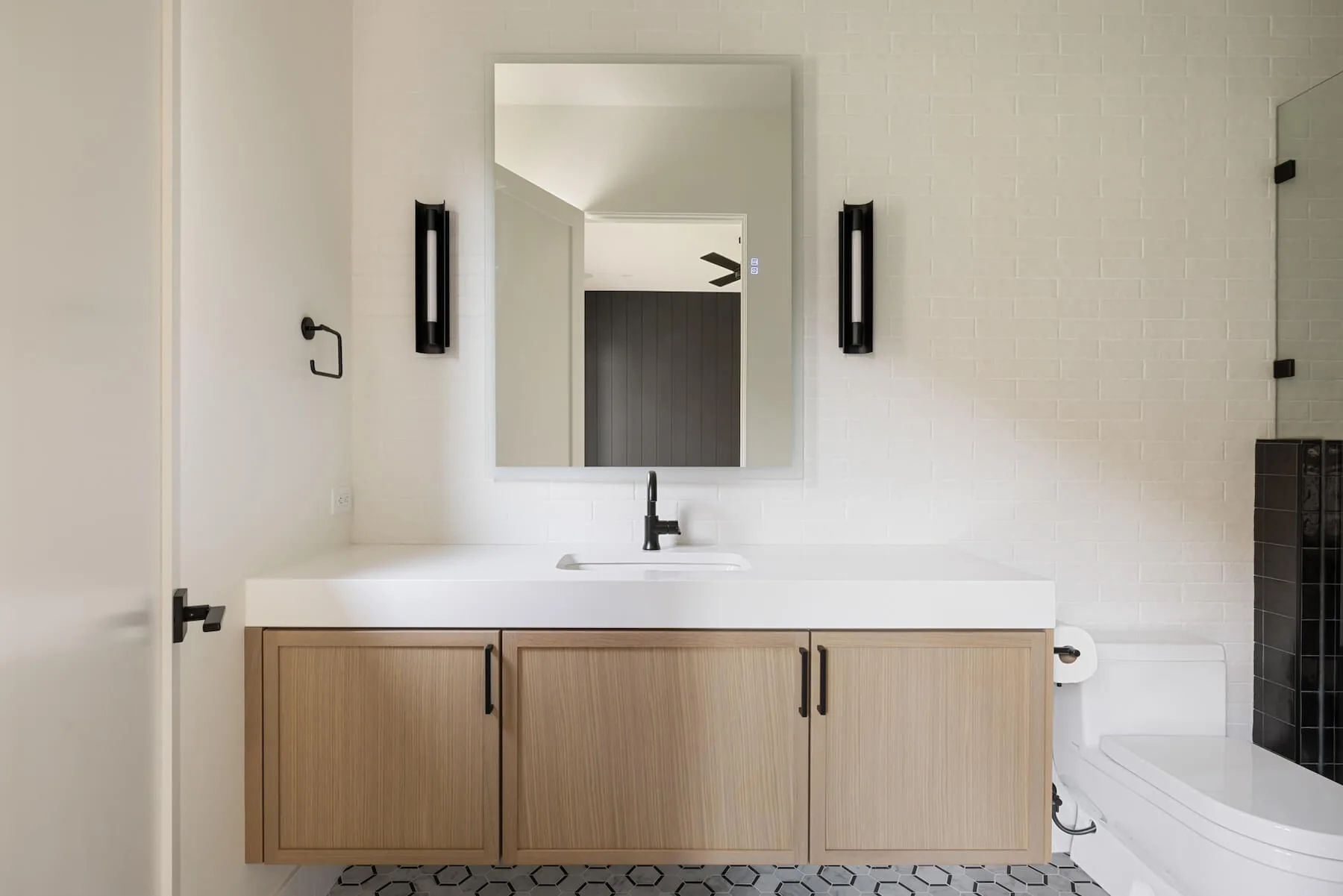 Simple modern bathroom design